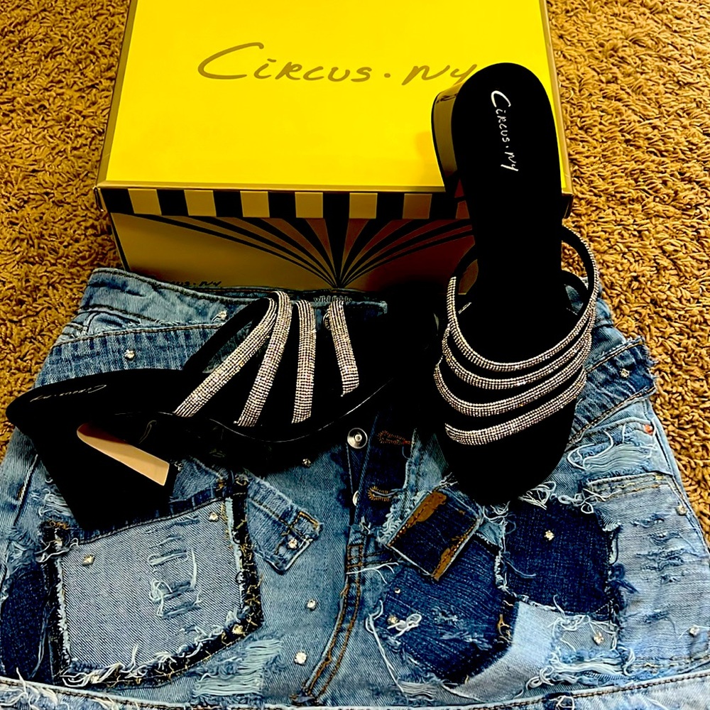👠🌺💐 Heeled Heddie bling sandals